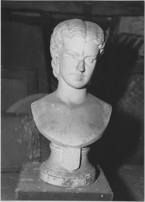 ensemble des plâtres sculptés de l'atelier d'Elias Robert (17 statues, 4 groupes sculptés, 29 bustes, 2 colonnes, relief, 12 bas-reliefs, 3 hauts-reliefs)