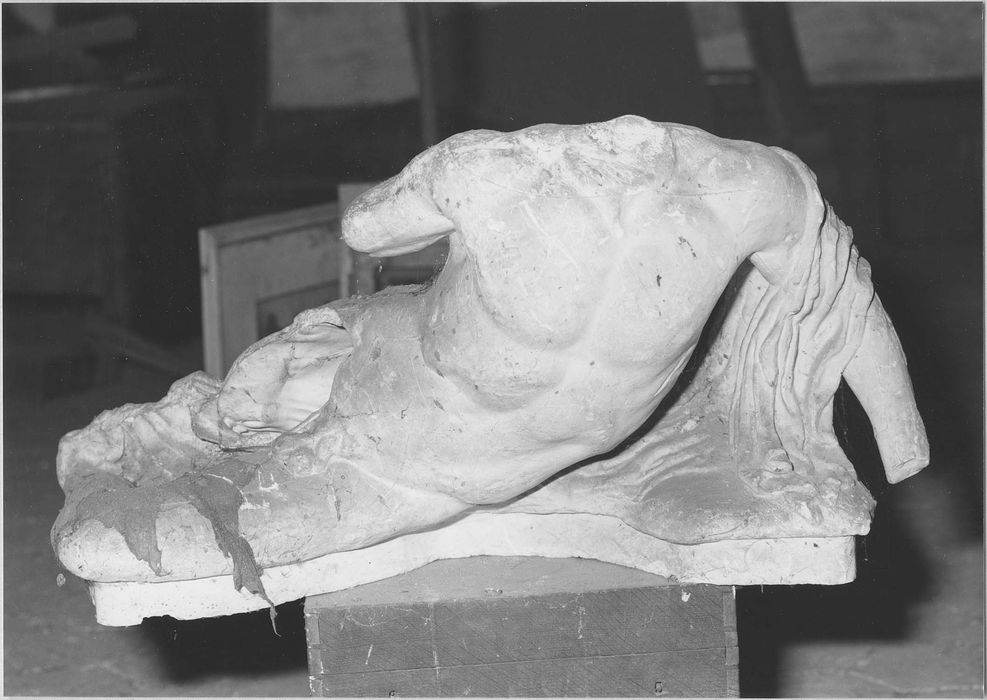 ensemble des plâtres sculptés de l'atelier d'Elias Robert (17 statues, 4 groupes sculptés, 29 bustes, 2 colonnes, relief, 12 bas-reliefs, 3 hauts-reliefs)