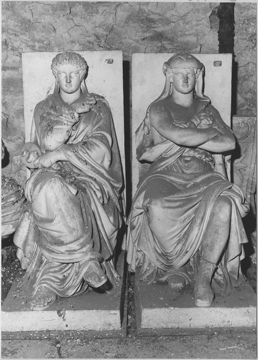 ensemble des plâtres sculptés de l'atelier d'Elias Robert (17 statues, 4 groupes sculptés, 29 bustes, 2 colonnes, relief, 12 bas-reliefs, 3 hauts-reliefs)