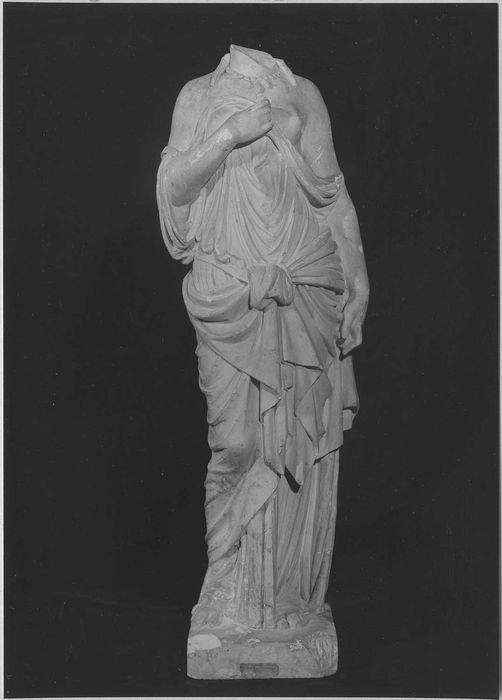 ensemble des plâtres sculptés de l'atelier d'Elias Robert (17 statues, 4 groupes sculptés, 29 bustes, 2 colonnes, relief, 12 bas-reliefs, 3 hauts-reliefs)