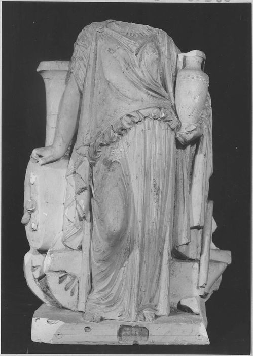 ensemble des plâtres sculptés de l'atelier d'Elias Robert (17 statues, 4 groupes sculptés, 29 bustes, 2 colonnes, relief, 12 bas-reliefs, 3 hauts-reliefs)