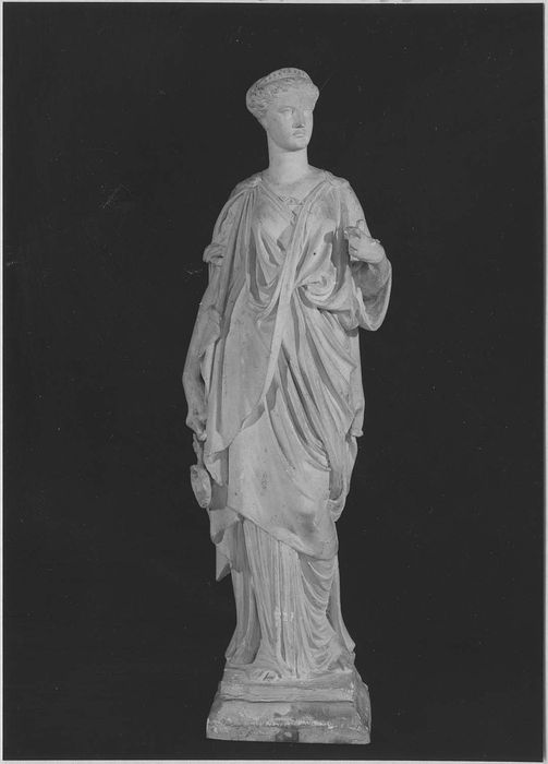 ensemble des plâtres sculptés de l'atelier d'Elias Robert (17 statues, 4 groupes sculptés, 29 bustes, 2 colonnes, relief, 12 bas-reliefs, 3 hauts-reliefs)