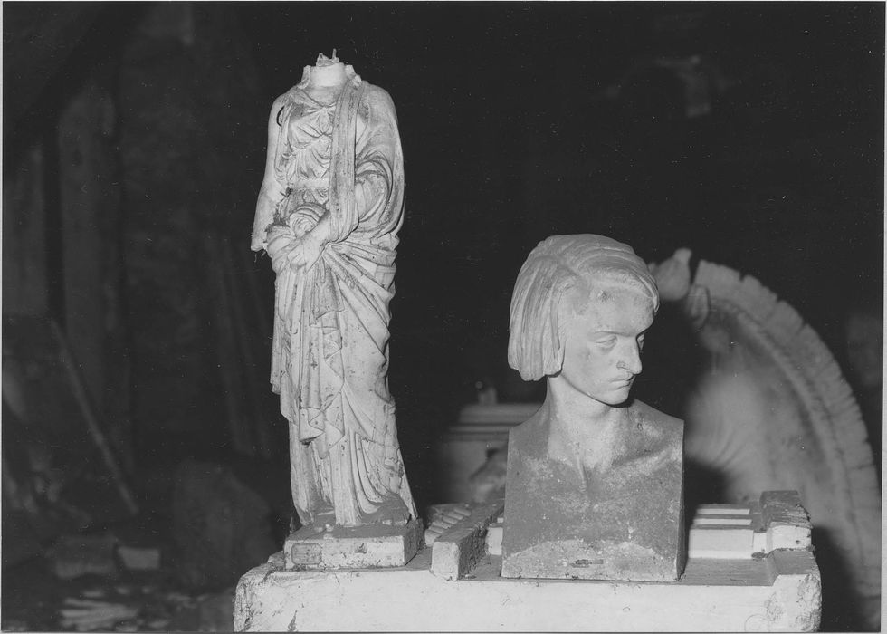 ensemble des plâtres sculptés de l'atelier d'Elias Robert (17 statues, 4 groupes sculptés, 29 bustes, 2 colonnes, relief, 12 bas-reliefs, 3 hauts-reliefs)