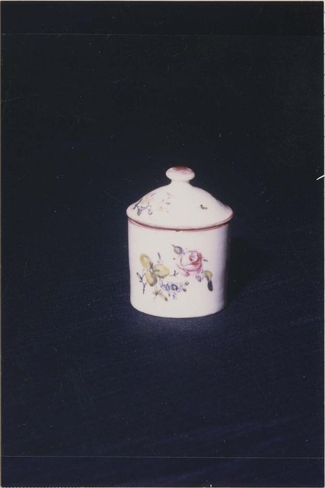 4 pots de toilette (pots à fards)