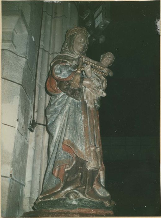 statue : Vierge à l'Enfant