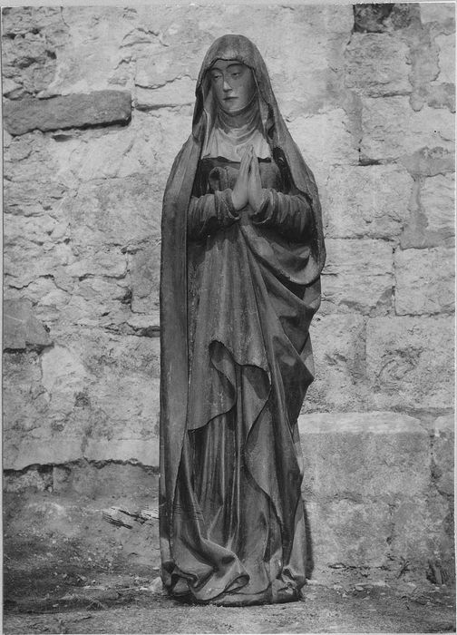 3 statues : Christ en croix, Vierge, saint Jean : la Vierge 