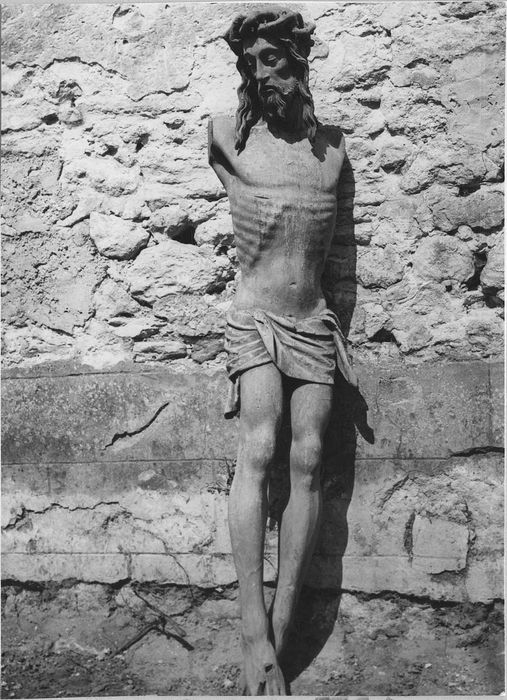 3 statues : Christ en croix, Vierge, saint Jean : le Christ  
