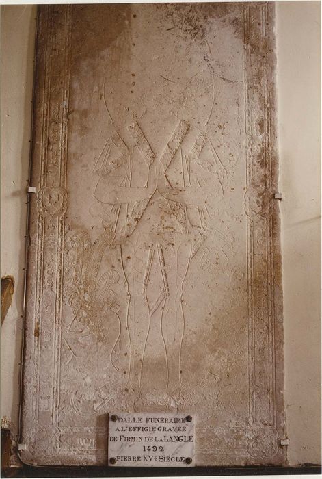 dalle funéraire de Firmin de La Sangle, seigneur de Varennes