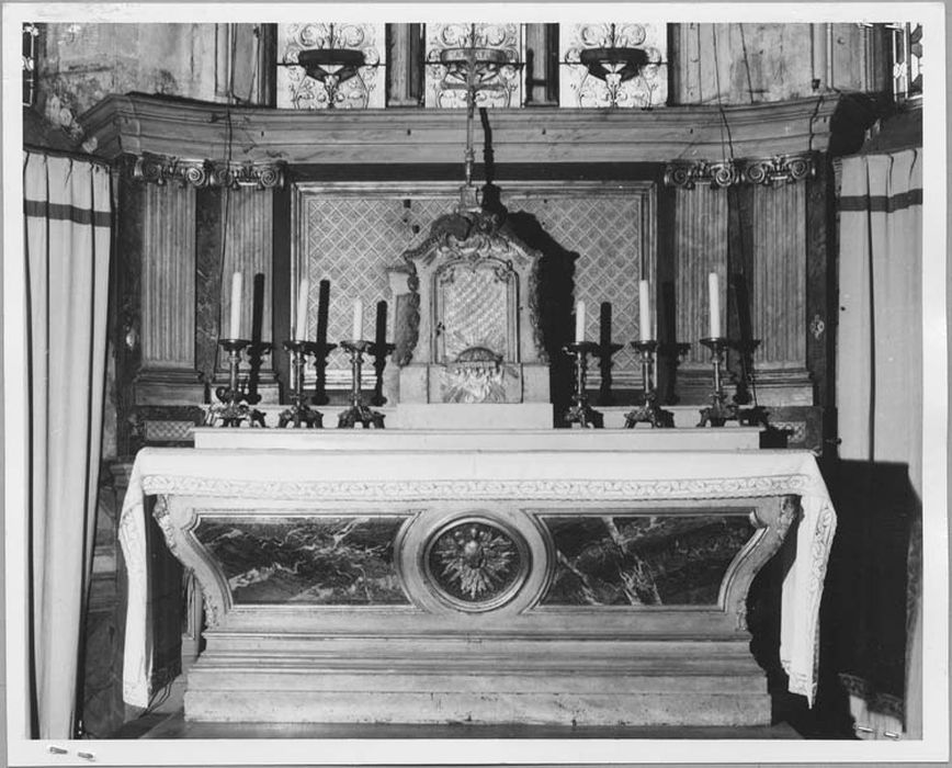retable ; maître-autel ; tabernacle