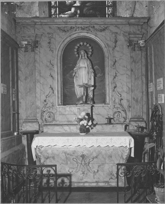 retable et autel de la chapelle droite