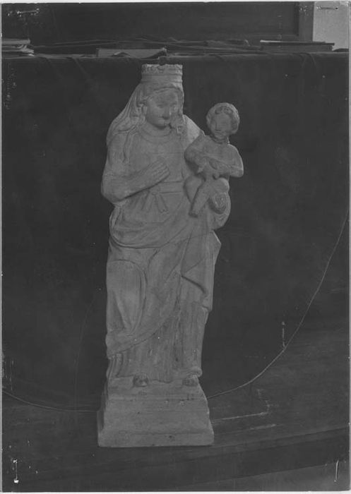 statue : Vierge à l'Enfant