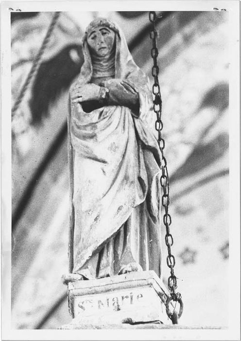 Statue de calvaire : Vierge (La)