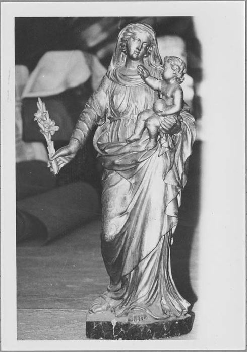 statue : Vierge à l'Enfant