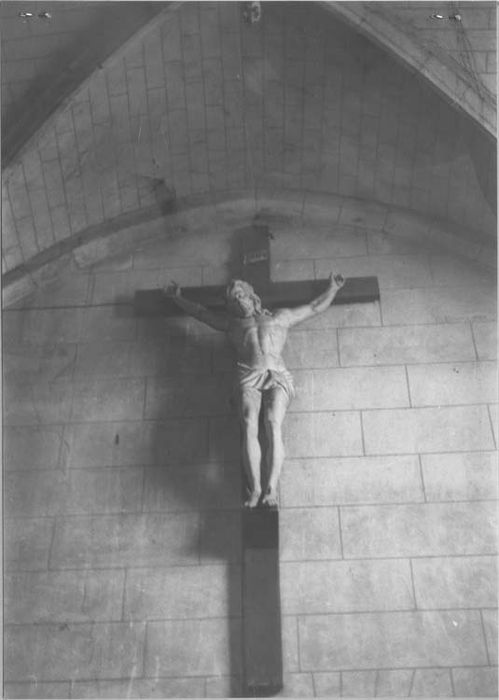 statue : Christ en croix