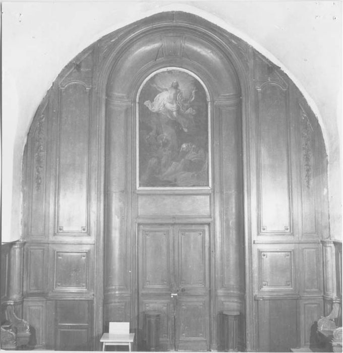 boiserie entourant l'église et 13 tableaux sur toile de la même époque encastrés dans la boiserie : Saint Germain d'Auxerre, Adoration des bergers (L'), Saint Antoine dans le désert, Evêque assis dans son cabinet de travail, Sainte Famille (La), Ermite barbu tenant une tête de mort, Visitation (La), Saint Jean-Baptiste, David portant la tête de Goliath, Salomé portant la tête de saint Jean-Baptiste, Cène (La), Saint Jérôme dans son cabinet de travail, Résurrection du christ (La)