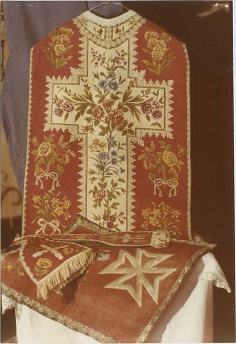 Chasuble ; étole ; manipule ; voile de calice