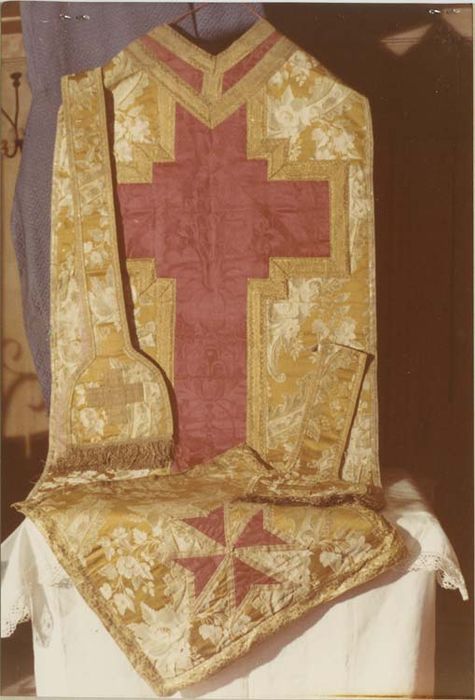 Chasuble ; étole ; manipule ; voile de calice