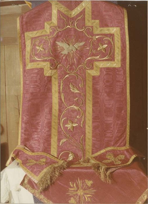 Chasuble ; étole ; manipule ; voile de calice