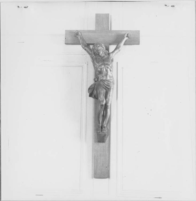 Statue : Christ en croix