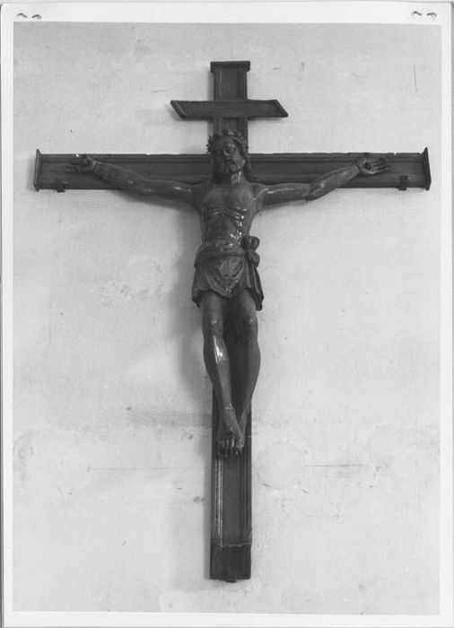 Statue : Christ en croix