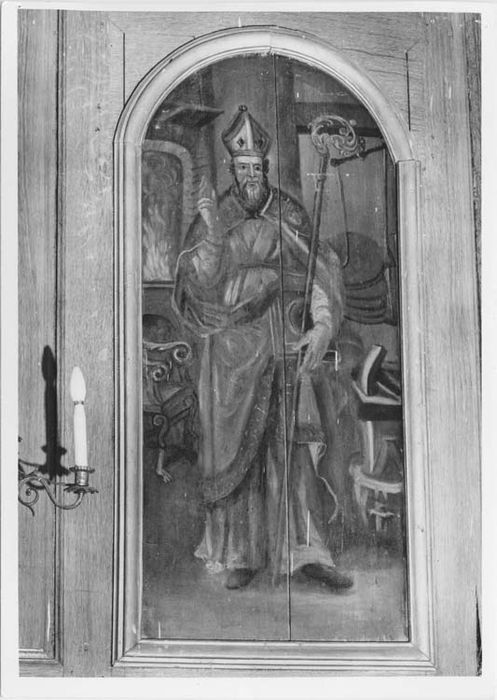 Boiseries du choeur et 3 panneaux peints : Saint Eloi ; Saint Jean-Baptiste ; colombe du Saint-Esprit.