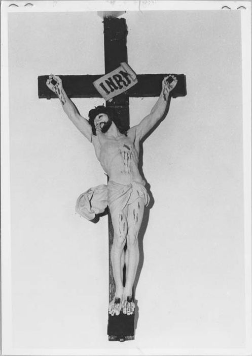Statue : Christ en croix