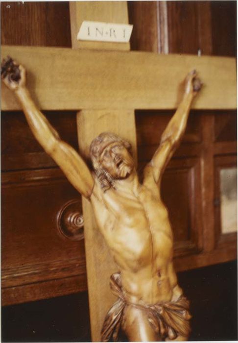 Statue : Christ en croix