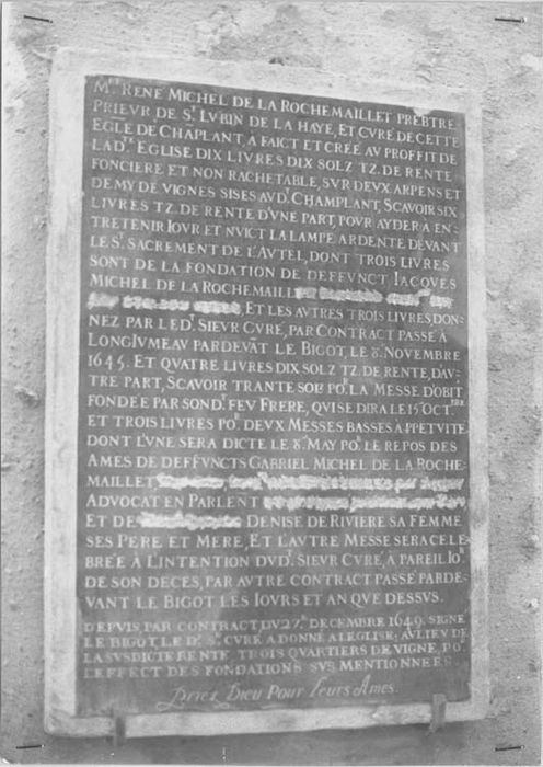 dalle commémorant la fondation de Réné-Michel de La Roche Maillet - © Ministère de la Culture (France), Médiathèque du patrimoine et de la photographie, Tous droits réservés