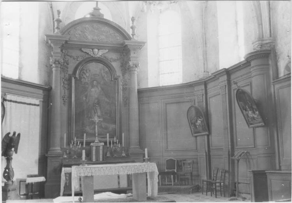 Boiseries du choeur ; bancs de fidèles ; chaire à prêcher