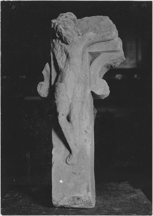 fragment de croix de calvaire