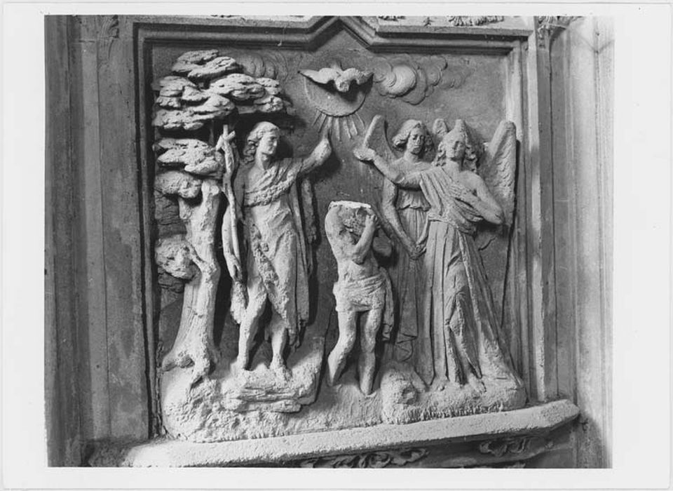 bas-relief composé de 3 scènes de baptême