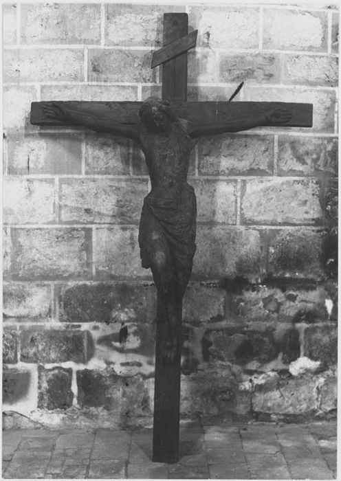 statue : Christ en croix