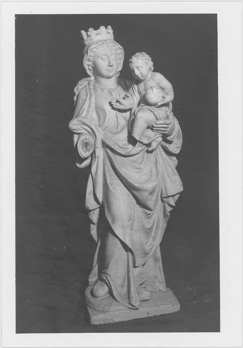 statue : Vierge à l'Enfant