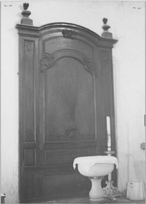 boiserie derrière les fonts baptismaux