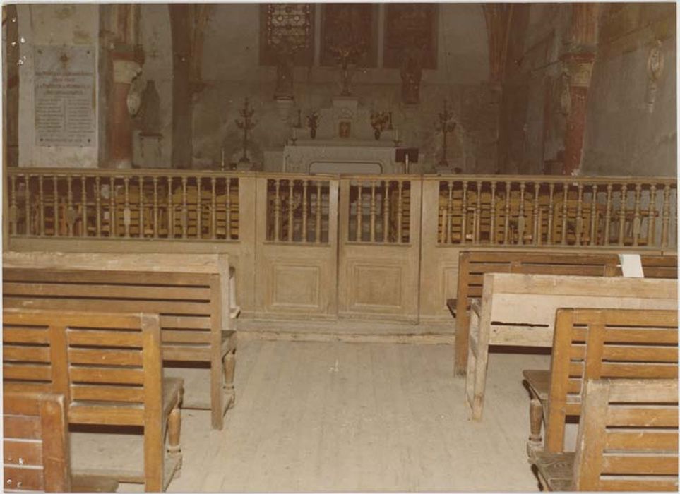 barrière de choeur avec banc attenant