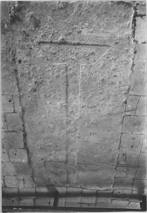 dalle ornée de croix (3)