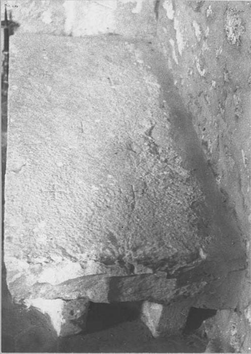 dalle ornée de croix (3)