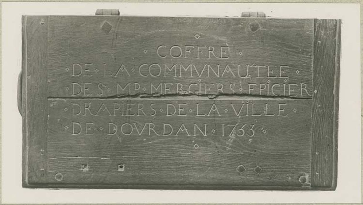 coffre de la communauté des merciers, épiciers et drapiers de la ville de Dourdan - © Ministère de la Culture (France), Médiathèque du patrimoine et de la photographie, diffusion GrandPalaisRmn Photo