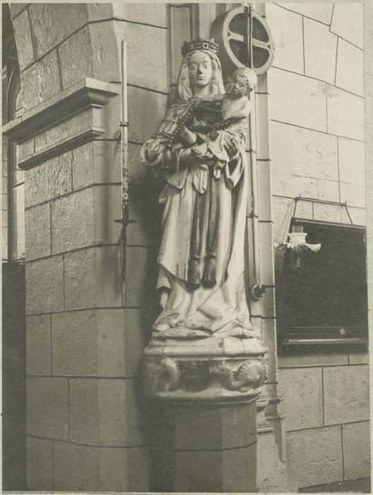 statue : Vierge à l'Enfant