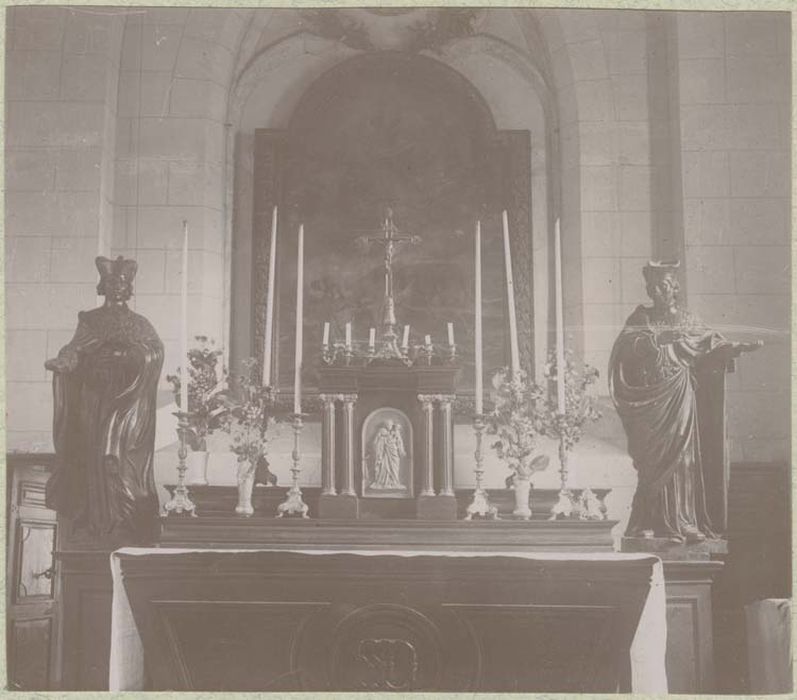 2 statues : saint Cosme, saint Damien