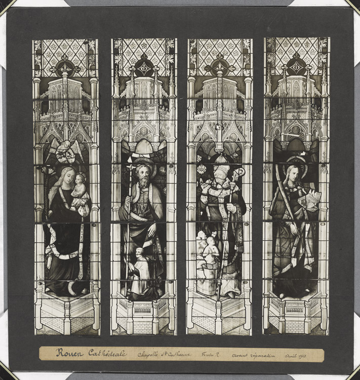 Chapelle Sainte-Catherine, baie 44 (ancienne baie 18) : Vierge à l'Enfant couronnée, saint Simon et donateur, saint Nicolas et sainte Catherine. Avant restauration
