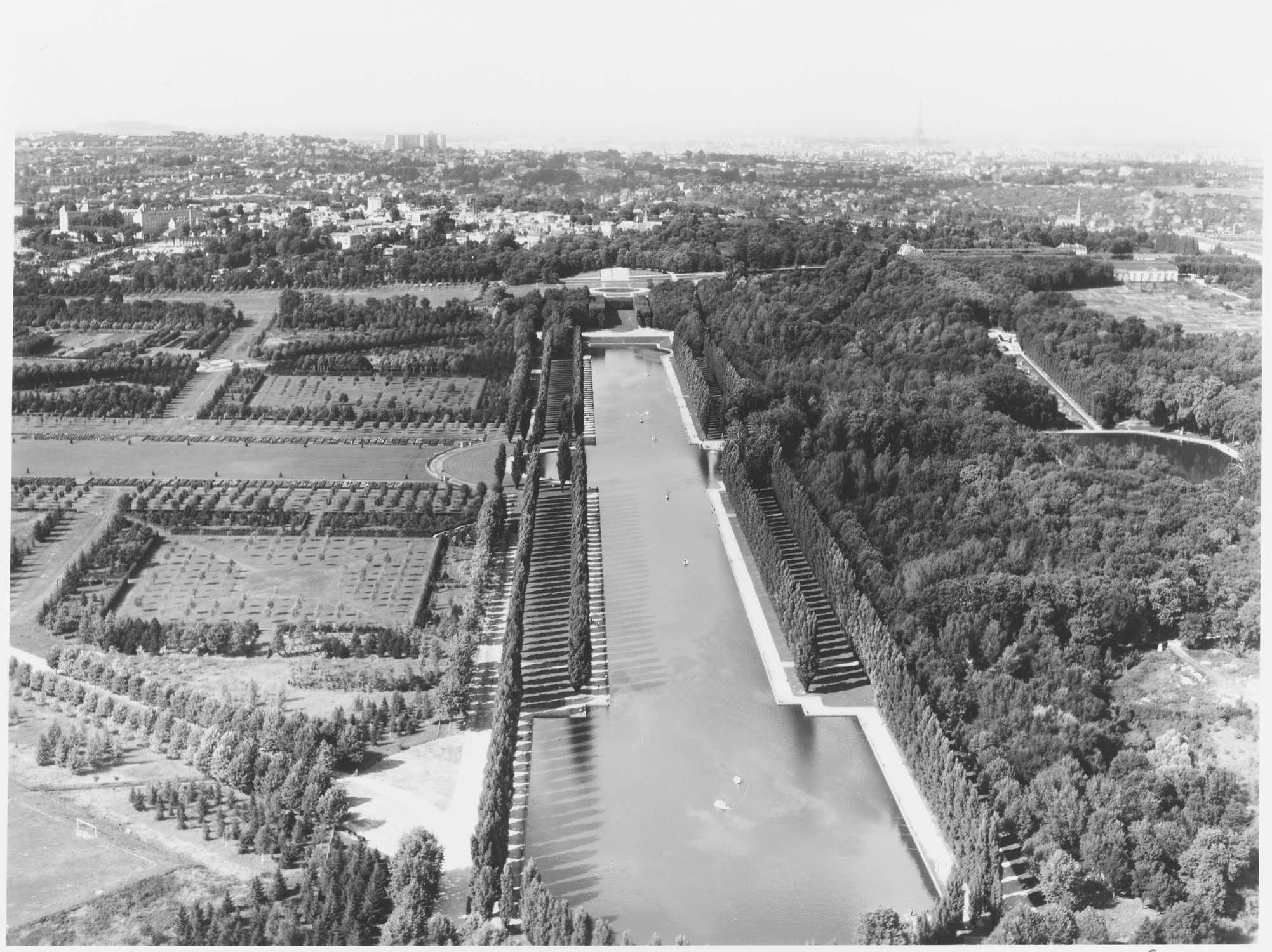 Le château de Sceaux ; Parc de sceaux ; le grand canal du château