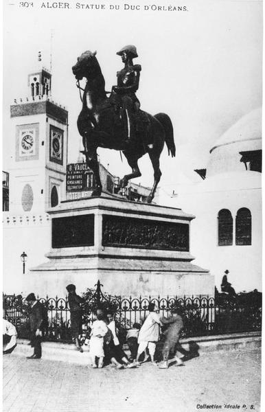 statue équestre du duc d'Orléans, bas-reliefs (2) : prise de la citadelle d'Anvers 1842, passage du col de la Louzaïa 1840, vue générale