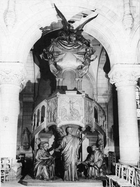 chaire à prêcher : Saint Pierre, saint Jean l'évangéliste, saint Cloud, ange - © Ministère de la Culture (France), Médiathèque du patrimoine et de la photographie (objets mobiliers), tous droits réservés
