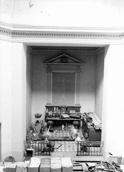 maître-autel et retable de l'ancienne chapelle par Mique - © Ministère de la Culture (France), Médiathèque du patrimoine et de la photographie (objets mobiliers), tous droits réservés