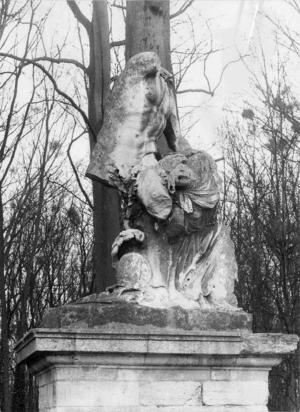 statue : Gaulois vaincu ou Arria et Poetus - © Ministère de la Culture (France), Médiathèque du patrimoine et de la photographie (objets mobiliers), tous droits réservés