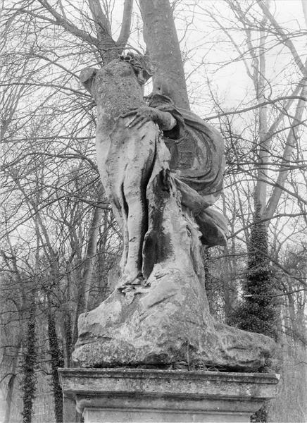 statue : Apollon et Daphné - © Ministère de la Culture (France), Médiathèque du patrimoine et de la photographie (objets mobiliers), tous droits réservés