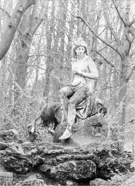 statue : Nymphe à la chèvre, réplique de celle de Rambouillet - © Ministère de la Culture (France), Médiathèque du patrimoine et de la photographie (objets mobiliers), tous droits réservés