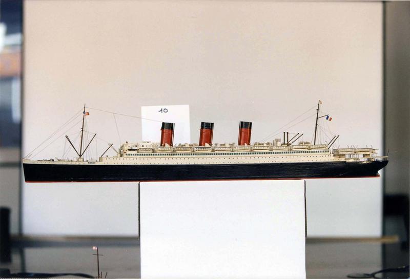 maquette de bateau : Paris