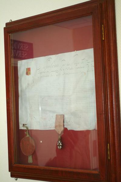 manuscrit (lettre patente) de Napoléon Ier du 26 avril 1808 : Attribution du titre de baron de l'Empire au général François Roguet - © Ministère de la Culture (France), Médiathèque du patrimoine et de la photographie (objets mobiliers), tous droits réservés